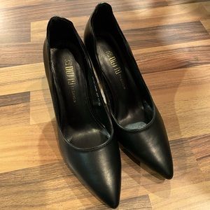 New size 5 leather upper heels